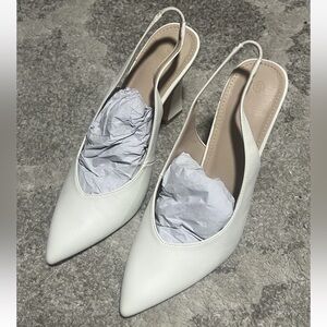 ZBY Women's Off-White Leather Elegance Shoes , Size 9.5…S27